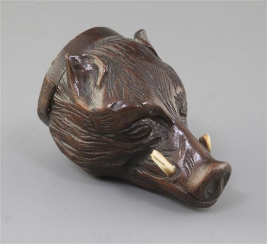 A late 18th century carved treen stirrup cup, modelled as a boars head with inset tusks, 4.5in.